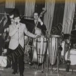 Okyay - Ferdi Özbeğen Orkestrası ile birlikte. Yer: Yeşilköy Çınar Otel. Yıl 1966